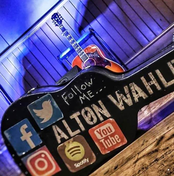follow alton wahlberg